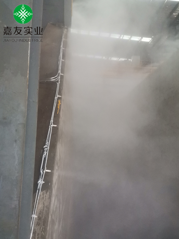 泰興市申聯(lián)環(huán)保科技有限公司堆土倉(cāng)噴霧降塵系統(tǒng) (2)